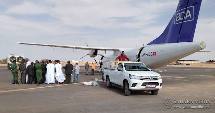 طيور « الحبارى » على متن طائرات خاصة نحو صحراء موريتانيا الطائرة الخاصة وهي تفرغ حمولتها من الطيور في مطار ازويرات زوال اليوم السبت - صحراء ميديا