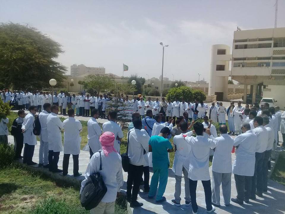 نقابات الصحة تطالب الحكومة بتطبيق اتفاقها وتلوح بالإضراب