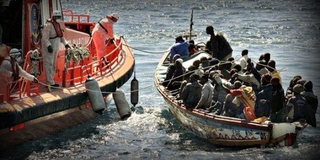 تونس تستقبل سفينة تقل مهاجرين أفارقة رفضتهم أوروبا