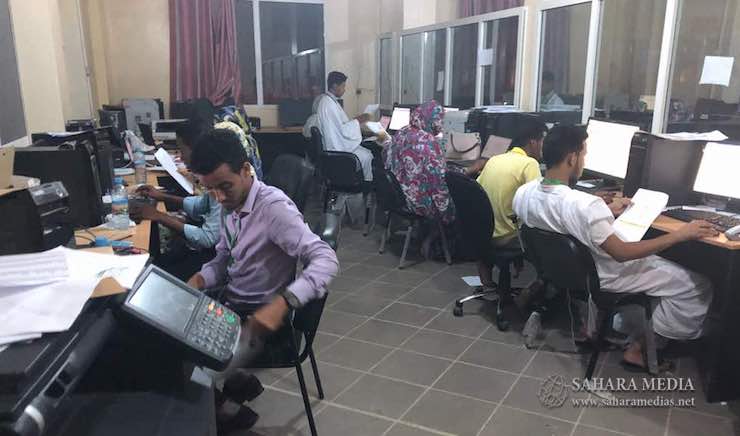 هكذا يبدو المشهد داخل مقر لجنة الانتخابات