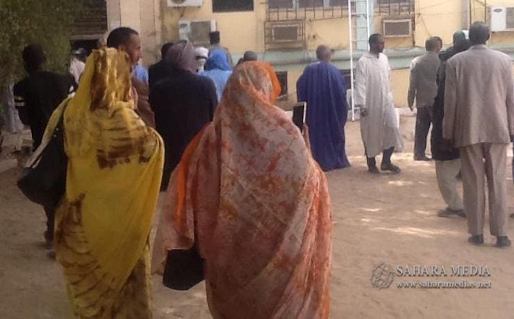 بالفيديو.. إنقاذ موظفة في حريق وزارة التهذيب