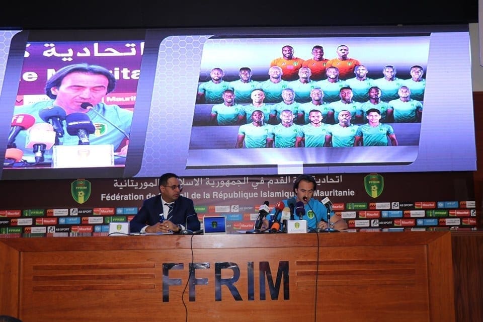 الاتحاد الموريتاني يعلن برنامج تحضير المنتخب للكان مدرب المنتخب الموريتاني، كورينتان مارتينز، و رئيس الاتحادية الموريتانية لكرة القدم أحمد ولد يحي -صفحة الاتحادية الموريتانية لكرة القدم على الفيسبوك