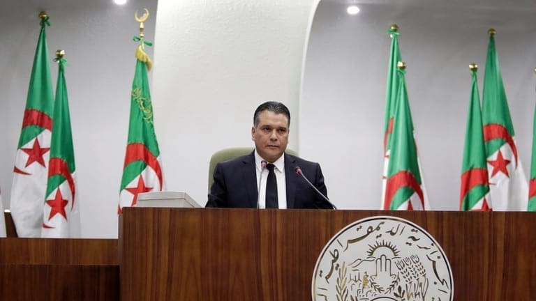 الجزائر .. استقالة رئيس البرلمان من منصبه