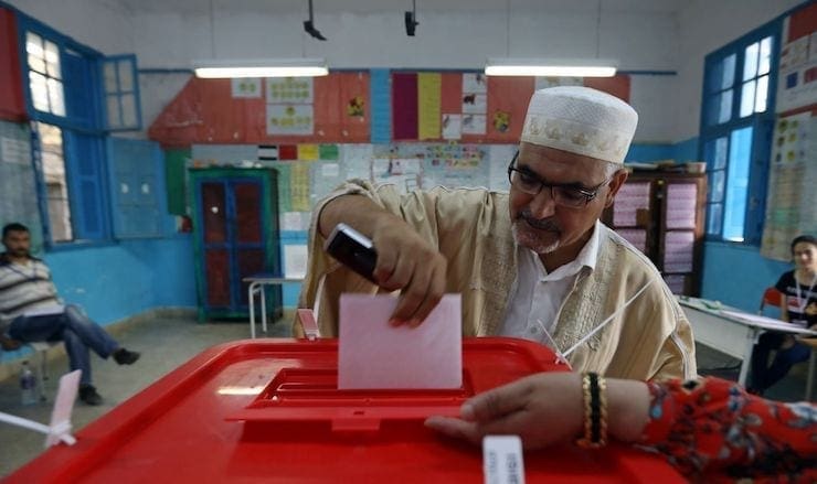 تونس.. الناخبون يصوتون لاختيار رئيس جديد