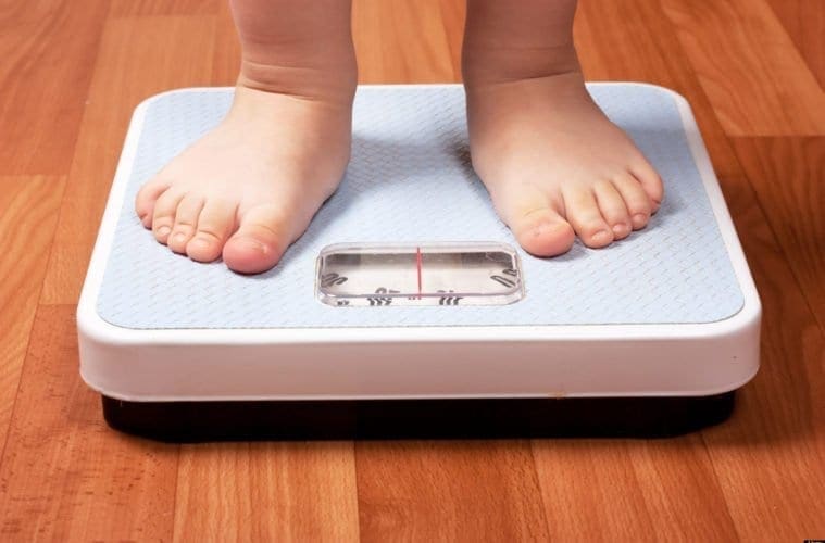 دراسة طبية تكشف علاقة السمنة بين الأم وابنتها