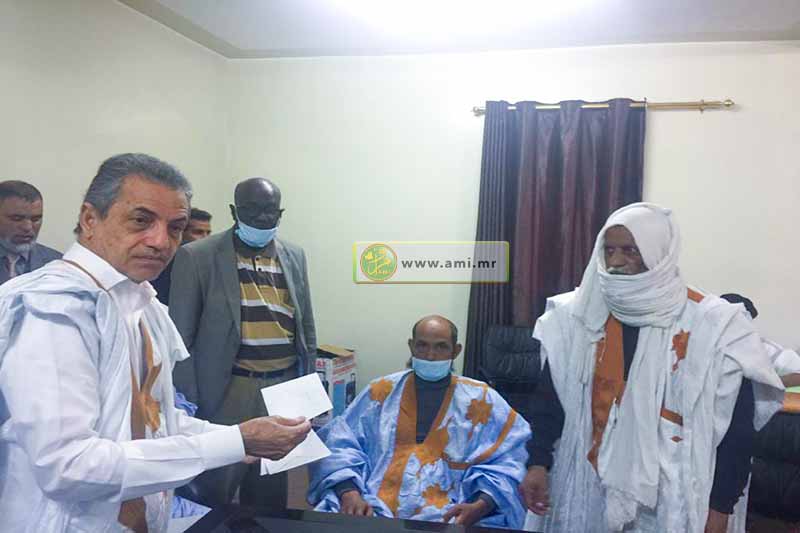 موريتانيا.. إعانات مالية لمئات الأشخاص بنوذيبو