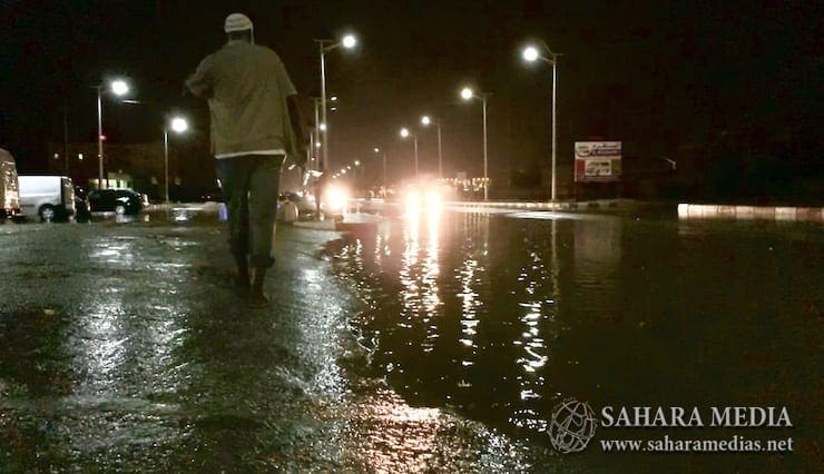 نواكشوط.. مياه الأمطار تغمر الشوارع والحكومة تواجهها بالصهاريج