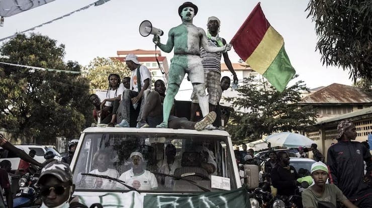 غينيا.. مقتل عقيد في الجيش قبيل انتخابات رئاسية ساخنة