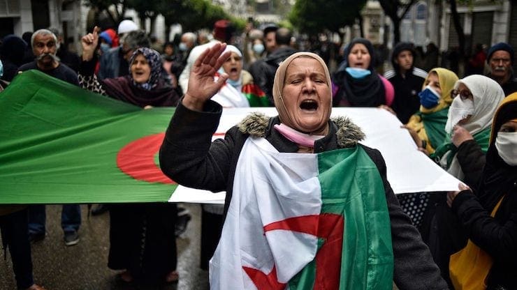 الجزائر.. منع مسيرة الحراك وتوقيف صحفيين