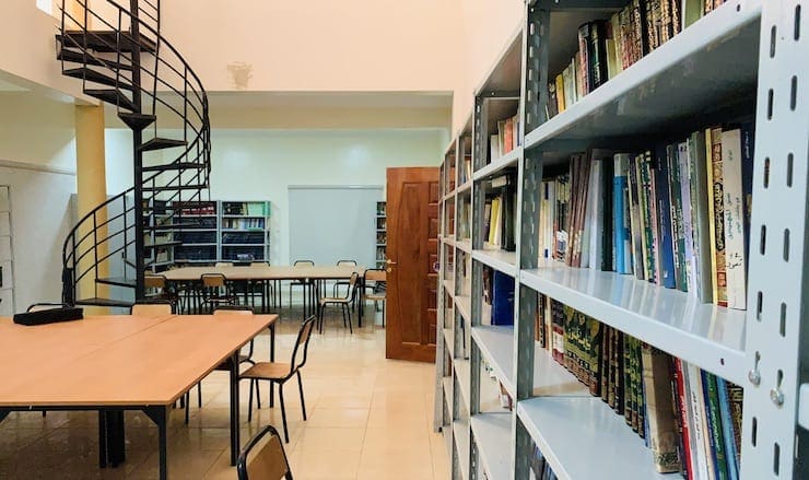 الأوقاف المغربية تهدي منشورات لجامعة شنقيط العصرية