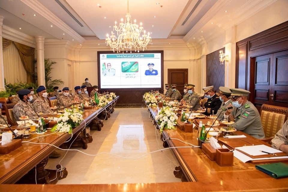 قائدا الجيشين الموريتاني والسعودي يعقدان جلسة عمل في الرياض