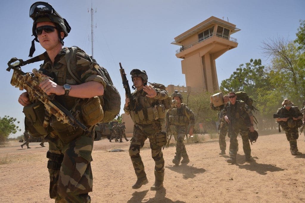 الجيوش الفرنسية تعلن مقتل 20 مسلحا في النيجر