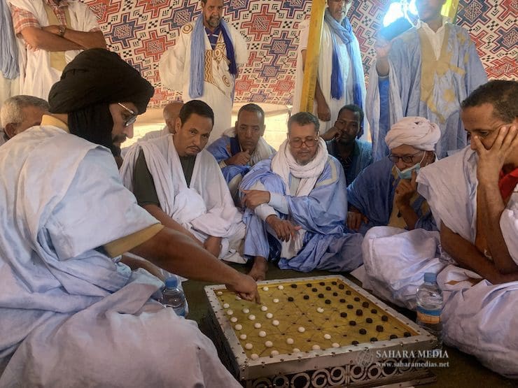 «ظامت الطاولة».. حين تلبس شطرنج الصحراء زي المدينة