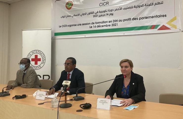 الصليب الأحمر يكون برلمانيين على القانون الدولي لحقوق الإنسان