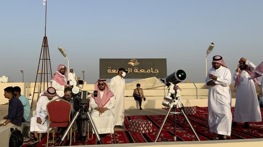 السعودية ودول عربية تعلن الاثنين أول أيام عيد الفطر