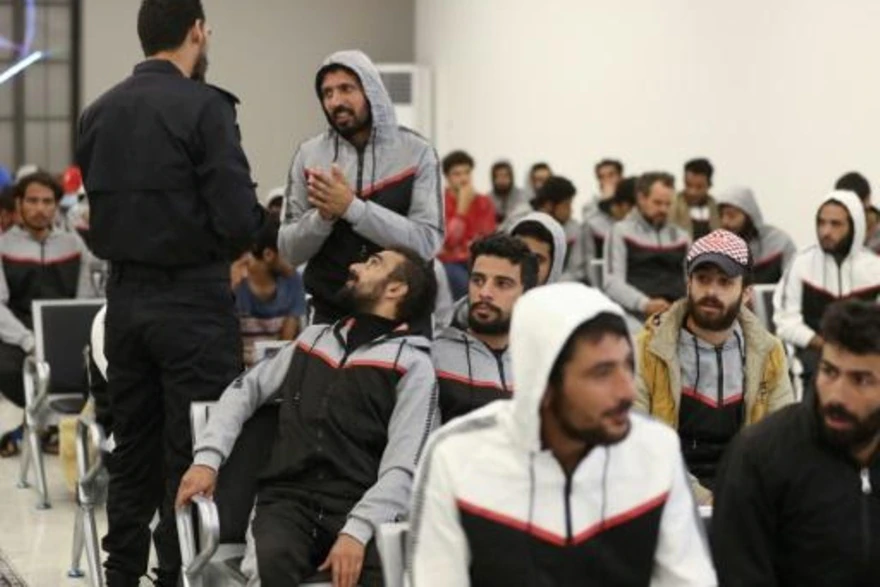 السلطات الليبية ترحل أكثر من 200 مهاجر إلى بلدانهم