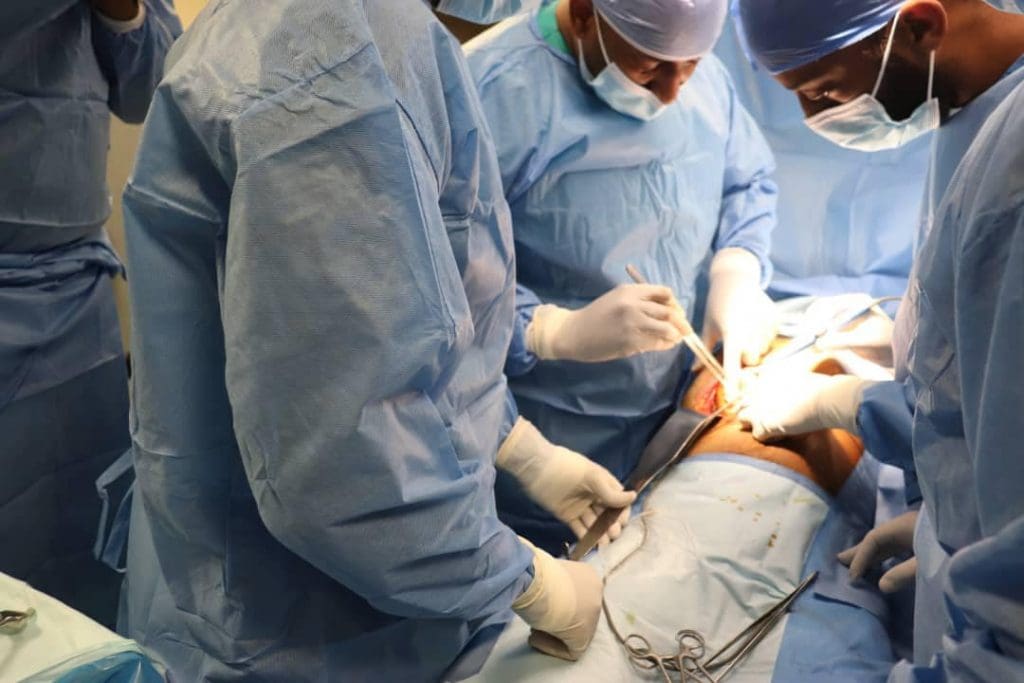 نواكشوط.. أطباء مغاربة يجرون عمليات معقدة لمرضى المسالك البولية
