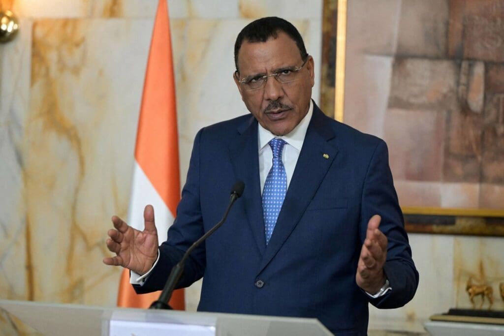 نيجيريا تطالب عسكريي النيجر بالإفراج عن الرئيس المخلوع