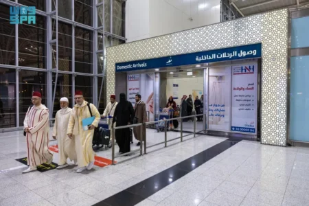 برنامج خادم الحرمين الشريفين للعمرة.. 250 شخصا يصلون إلى المدينة المنورة