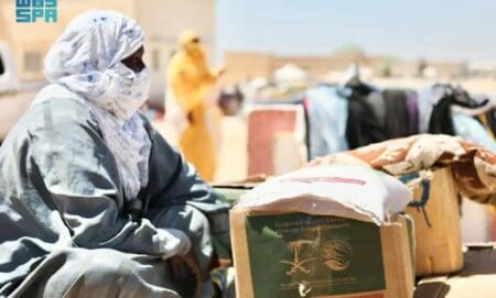 “مركز الملك سلمان” يوزع سلالا غذائية على 4 آلاف شخص بتوجنين