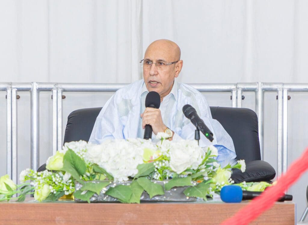 غزواني يأسف لانقطاع الماء والكهرباء عن نواذيبو ويتعهد بتشييد الطريق