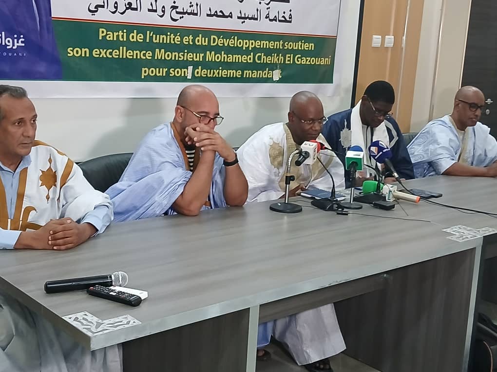 حزب الوحدة والتنمية يدعو المنشقين عنه للعودة ويعلن دعمه الرئيس