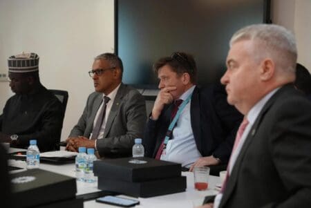 موريتانيا والسنغال تتباحثان مع شركتيْ bp وكوسموس إنرجي