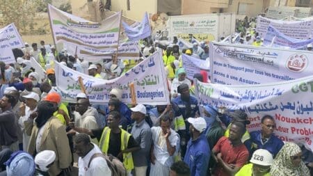 في يومهم العالمي.. عمال موريتانيون يهتفون للحقوق وآخرون يركضون خلف لقمة العيش