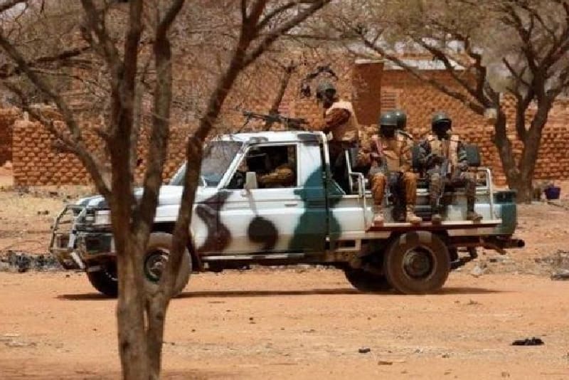 مالي.. الجيش يعلن تحييد مسلحين في ضربات جوية بعدة مناطق