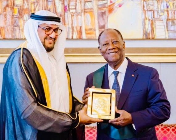 الرئيس الإيفواري واتارا يتسلم الجائزة الأفريقية لتعزيز السلم لعام 2025