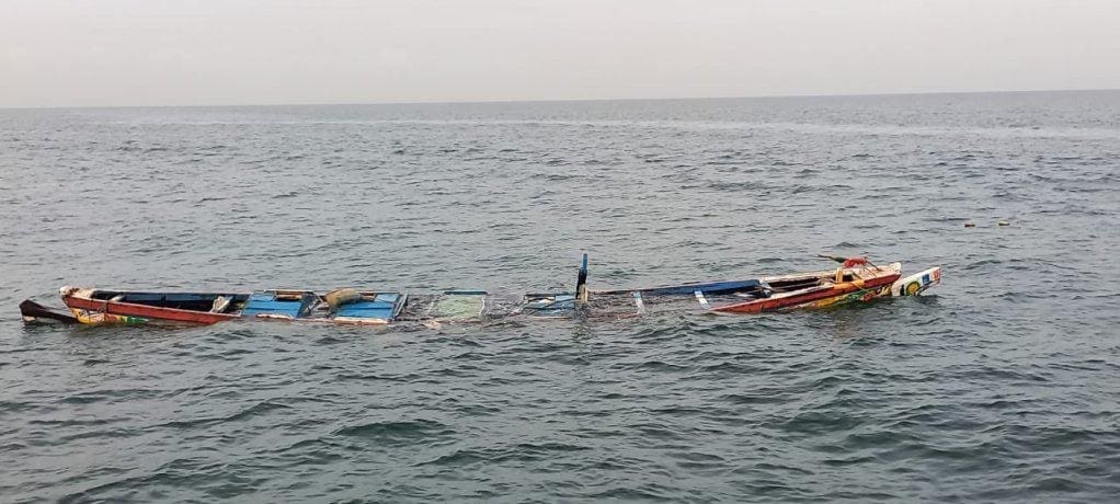 السنغال.. 12 قتيلاً ومخاوف من فقدان العشرات في غرق قارب مهاجرين