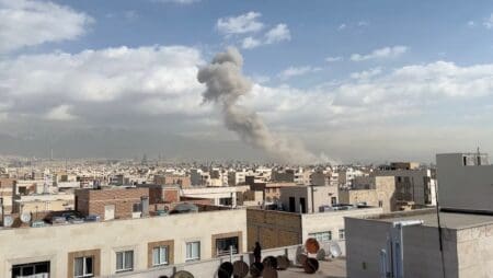 إسرائيل والولايات المتحدة تبدآن هجوماً عسكرياً على إيران