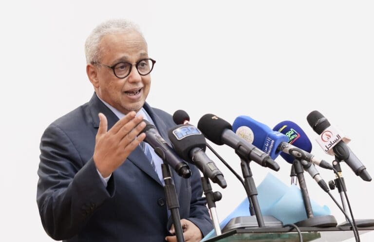 وزير الاقتصاد: استمرار أسعار المحروقات الحالية قد يرفع العجز في الميزانية إلى 7٪