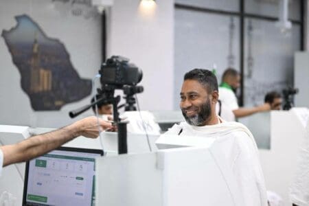 السعودية تستقبل أولى دفعات الحجاج