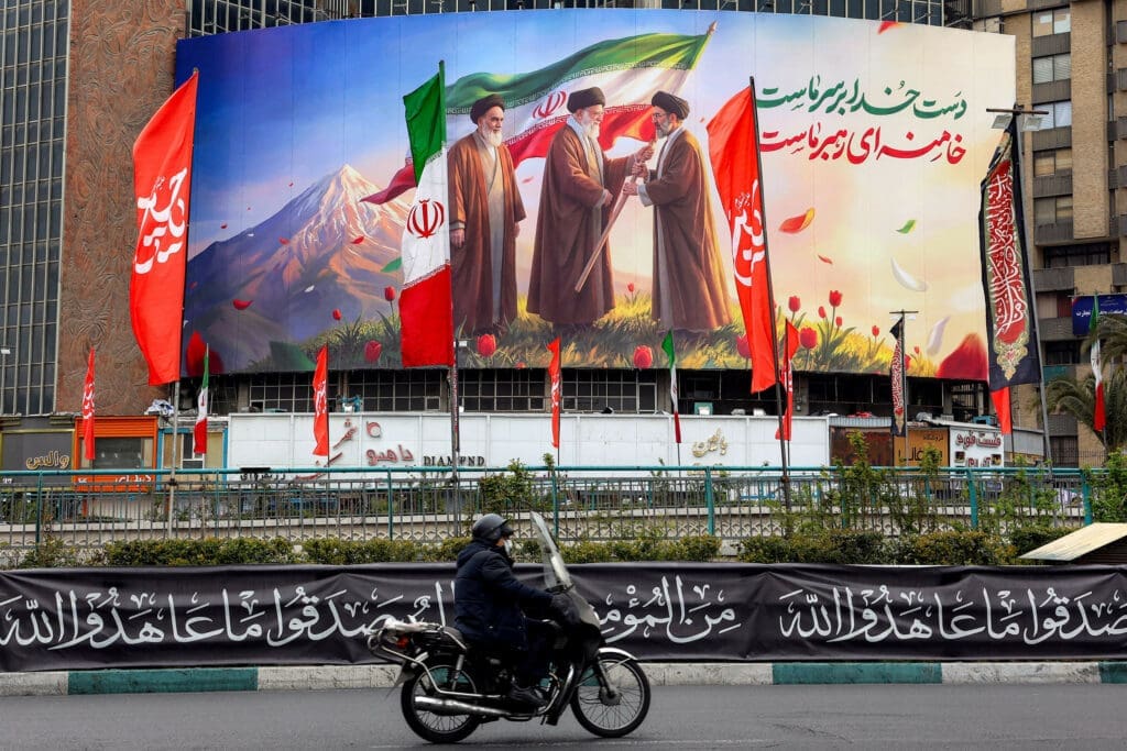 إيران وأميركا تتفقان على وقف شامل للعمليات العسكرية وفتح مضيق هرمز