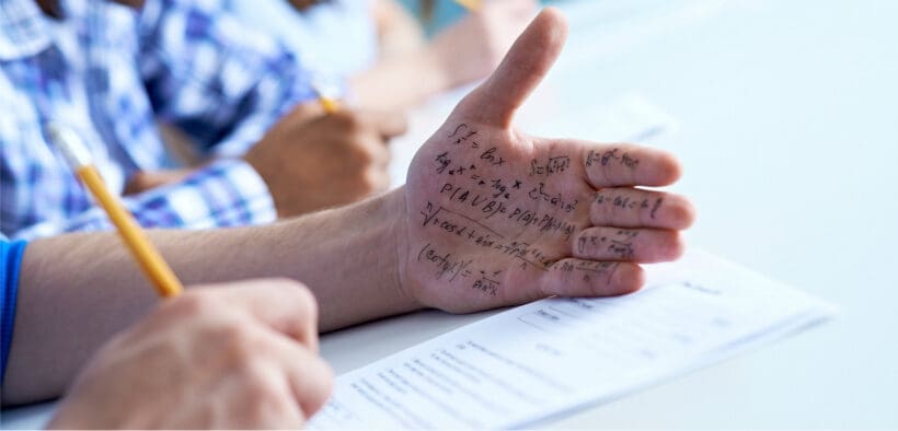 الشرطة توقف 3 تلاميذ في قضية تداول أجوبة امتحان الإعدادية