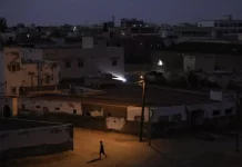 بعضها بلا تيار منذ 24 ساعة.. انقطاعات الكهرباء تعود إلى أحياء في نواكشوط