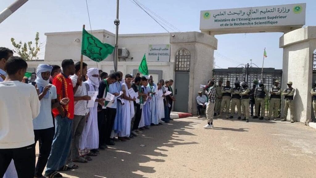 أطباء خريجو مصر يشكون استبعادهم من منح التخصص في الجزائر
