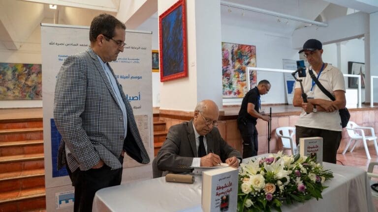 أصيلة تحتفي بالمديني وتستعيد معه ذاكرة المنفى في «الأنشوطة الباريسية»