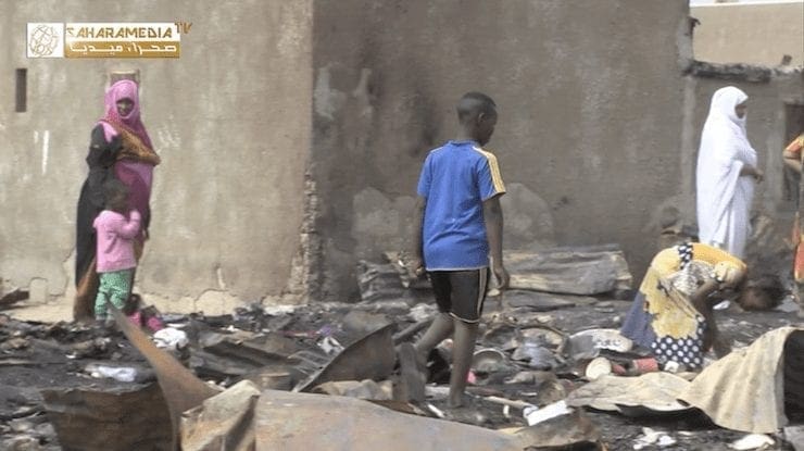 نواكشوط.. حريق «مأساوي» يودي بحياة 5 أطفال السكان يبحثون عن أمتعتهم بعد نهاية الحريق - صحراء ميديا