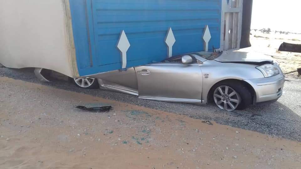 موريتانيا.. سقوط شاحنة على سيارة يودي بحياة شخص