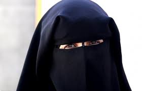 الجزائر تمنع ارتداء النقاب في المرافق العمومية