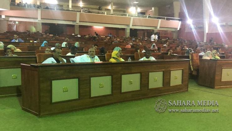 فيديو.. نواب يحتجون على قرار « مثير » لرئيس البرلمان