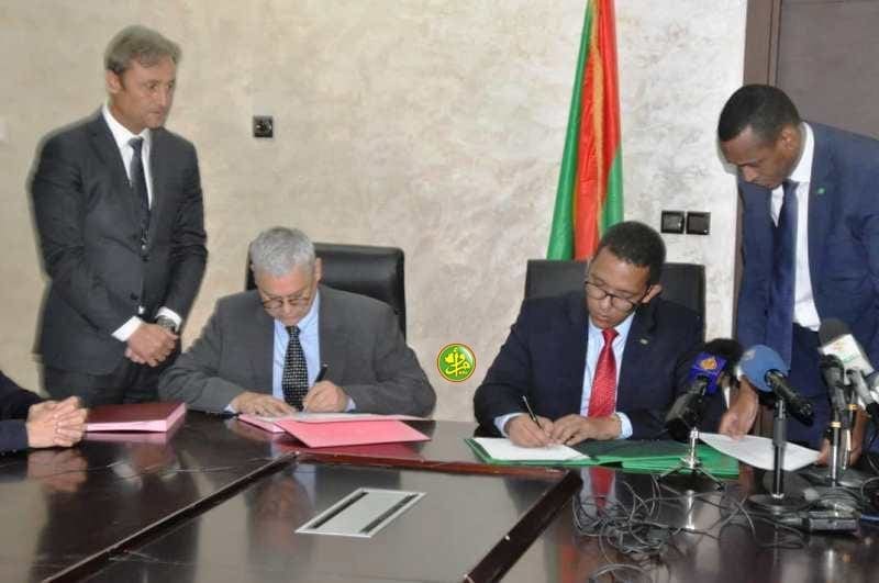 موريتانيا توقع 3 اتفاقيات مع شركة « توتال » الفرنسية