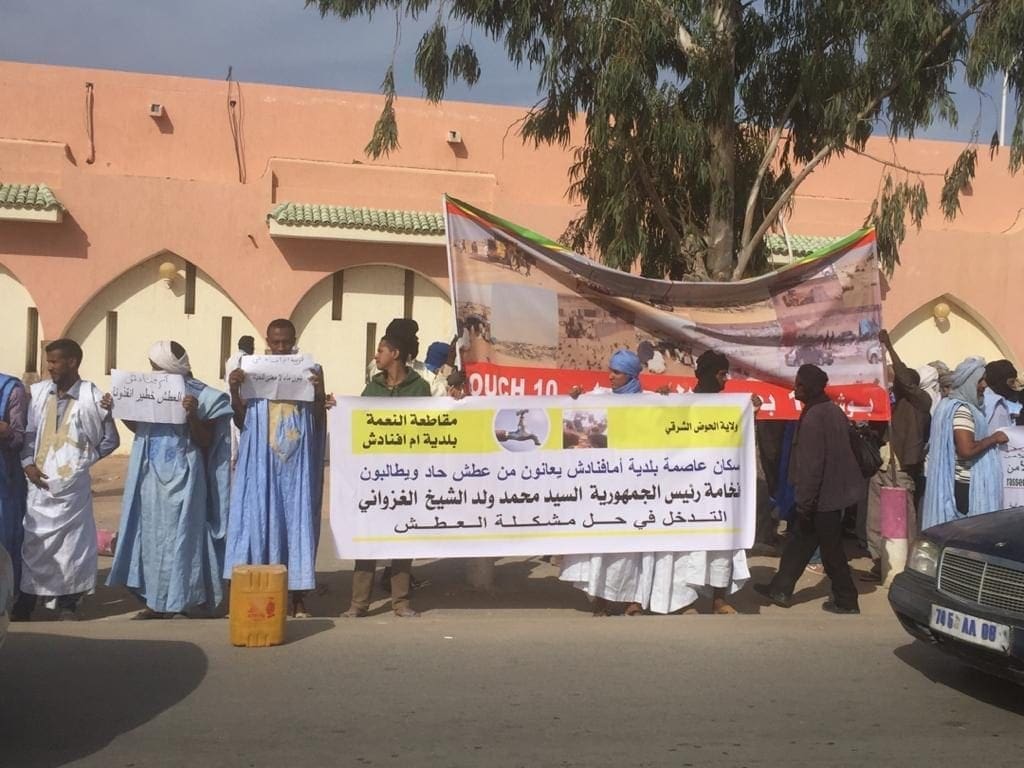 سكان «أم آفنادش» يطالبون بحل مشكل المياه