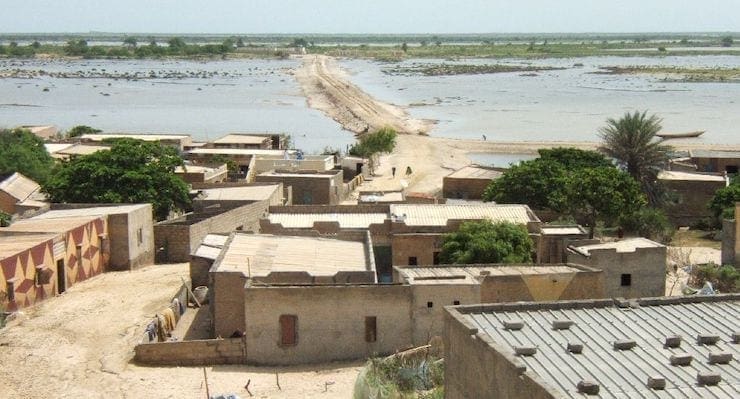 انجاكو.. مدينة معزولة تنتظر طوق نجاتها في الغاز