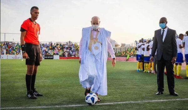 خلف أبواب مغلقة.. الرئيس الموريتاني يحضر مباراة نهائي الكأس