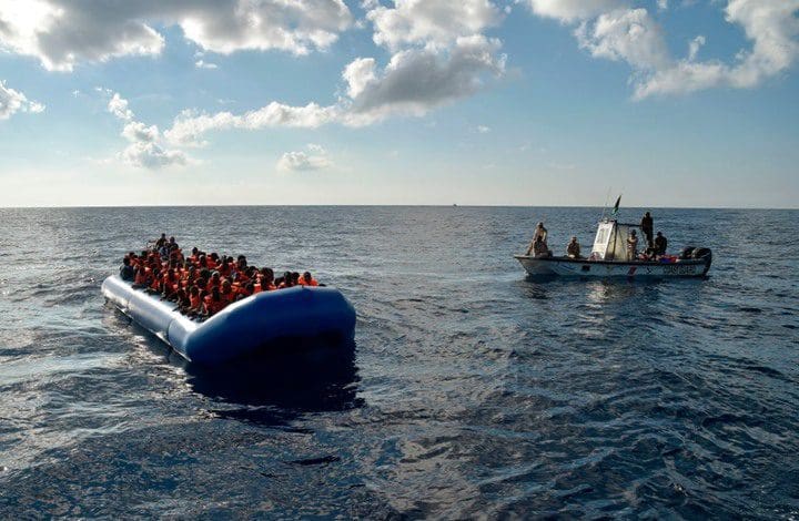 وفاة 12 مهاجرا بعد غرق أربعة زوارق في السواحل التونسية