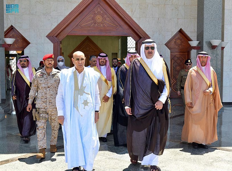 غزواني يصل إلى السعودية لأداء مناسك الحج