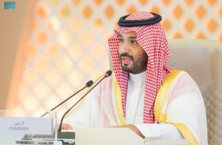 قمة جدة.. كانت عربية بنكهة عالمية وانتهت بـ “30 قضية” ولي العهد السعودي الأمير محمد بن سلمان متحدثا أمام القمة العربية (واس)